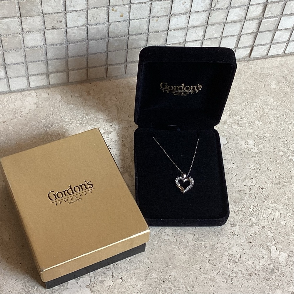 💞 10K WHITE GOLD HEART PENDANT WITH DIAMONDS & 18” 10K CHAIN